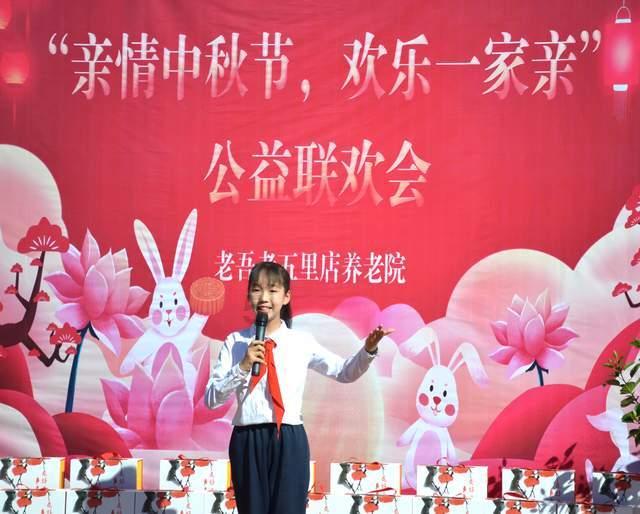 “花蛇”潘南奎沦落到去酒吧打工让人心酸，为何她会落到这般田地？游戏画面