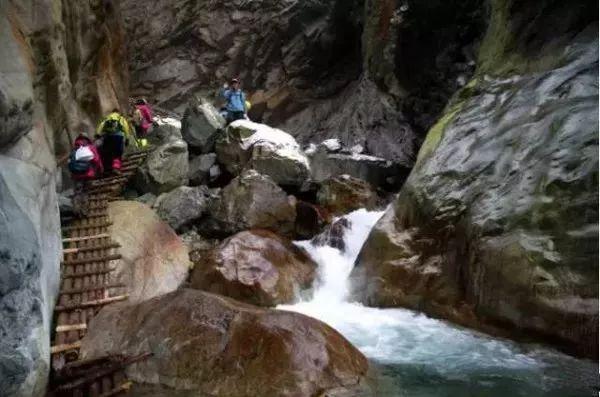 推动人居环境“整形塑魂” 建设宜居宜业和美乡村