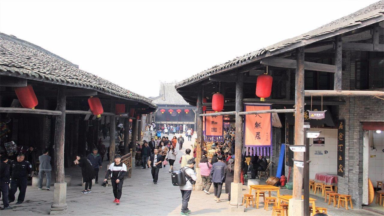 台胞青年在新疆石河子大学感受“非遗”魅力